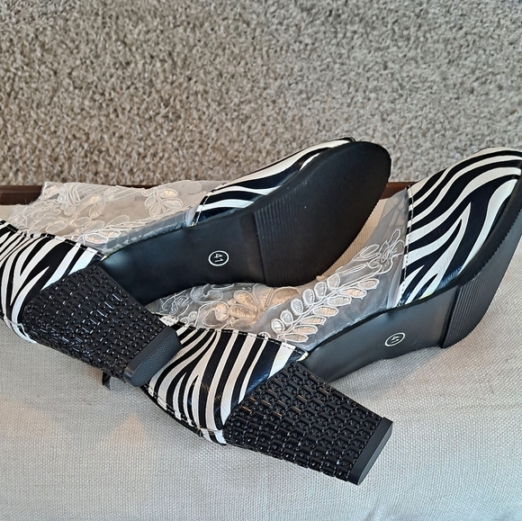 🦓 Open Toe Black & White Zebra Lace Bootie Block Heel 3" nwot - Picture 5 of 5